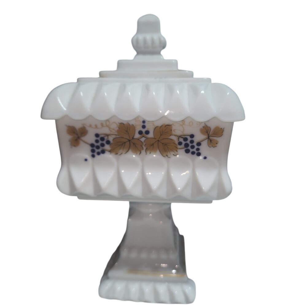 VINTAGE WESTMORELAND MILK GLASS LIDDED WEDDING BOX CANDY PEDESTAL DISH 1950 - Picture 1 of 10